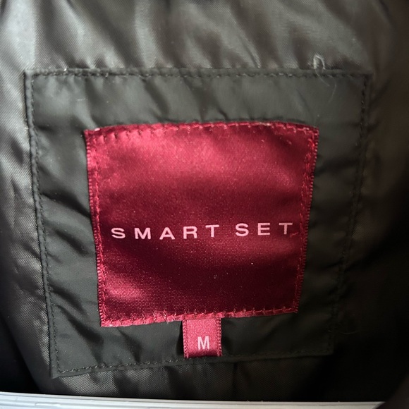 Smart Set ladies puffy vest. - Picture 6 of 7